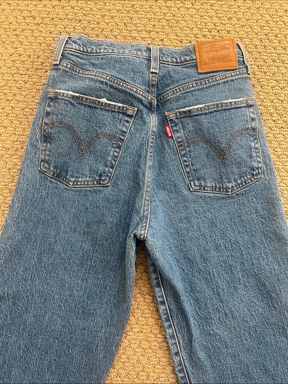 Leviās Ribcage Straight Ankle Jeans